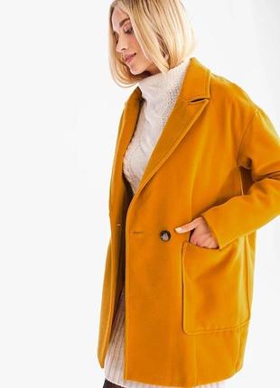 Женское пальто горчичный цвет1 фото