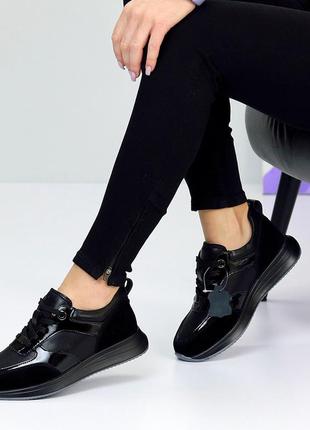 Универсальные женские кроссовки невысокие, лаковая кожа со вставкой замше, черные, весенний летний в8 фото