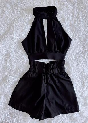 Стильный черный костюм с открытой спинкой в кружеве3 фото