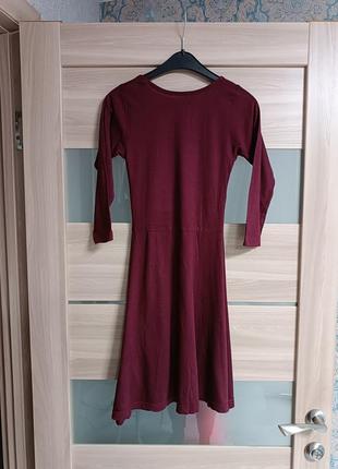 Новое красивое базовое бордовое платье мини4 фото