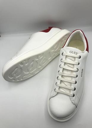 Оригінальні кросівки чоловічі від бренду guess