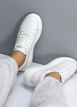 Классические кожаные белые кеды для девушек на платформе, стильная модель весна -лето,6 фото