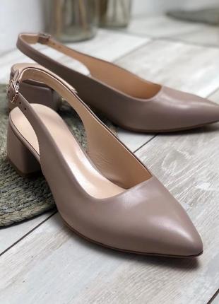 Туфлі човники з натуральної шкіри бежевої на низькому підборі 4 см