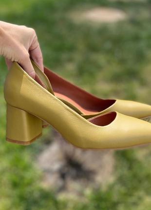 Шикарные туфли лодочки из натуральной оливковой кожи на каблуке 6см4 фото