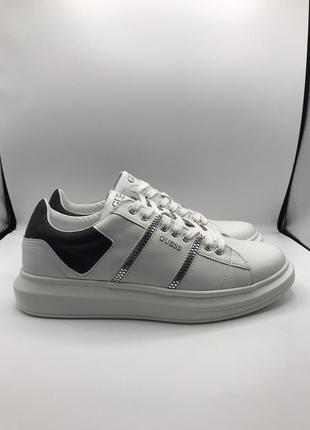Оригінальні кросівки чоловічі від бренду guess