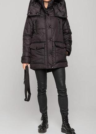 Трендовая женская демисезонная куртка черного цвета с капюшоном