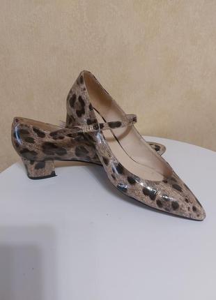 Кожаные лаковые леопардовые туфли лодочки 40р