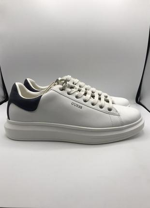 Оригинальные кроссовки мужские от бренда guess