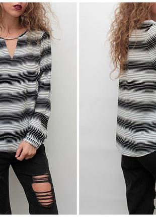 Очень красивая и стильная брендовая блузка в полоску.