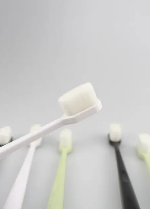 Ультратонка екологічна зубна щітка з 10,000 волосків, біла