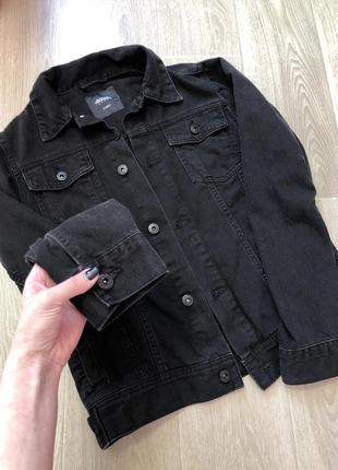Фирменная джинсовка размер s черная1 фото