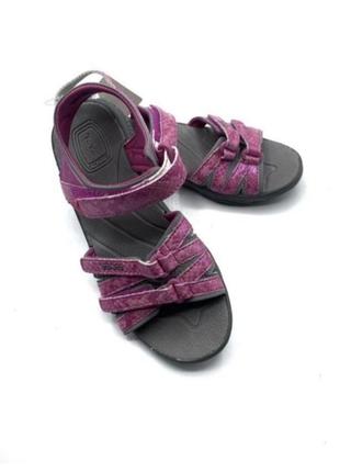 Оригінальні сандалі дитячі від бренду teva