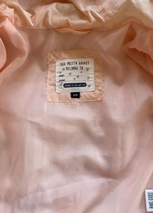 Нежно-персикового цвета демисезонная куртка на девочку6 фото
