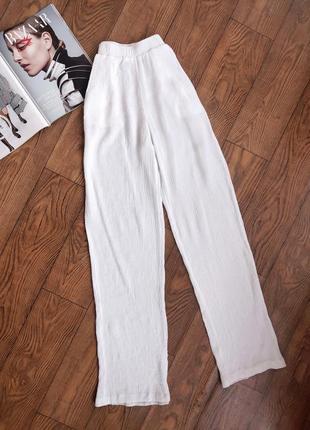 Белые весенние брюки из приятного материала1 фото