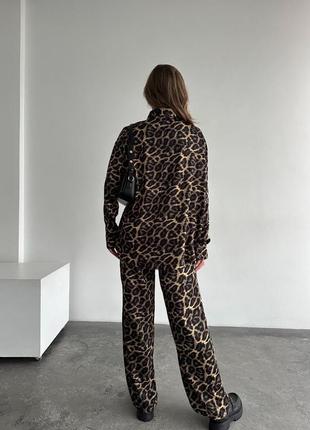 Женский шелковый прогулочный костюм с леопардовым принтом8 фото