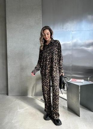 Женский шелковый прогулочный костюм с леопардовым принтом7 фото