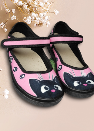 Тапочки, туфли тряпичные  в садик розовые черные кошка для девочки6 фото