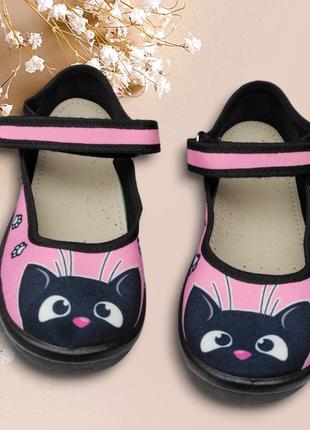 Тапочки, туфли тряпичные  в садик розовые черные кошка для девочки10 фото
