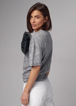 Сіра жіноча футболка тай-дай з об'ємною квіткою2 фото
