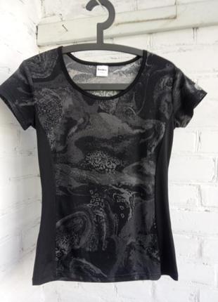 Спортивна футболка