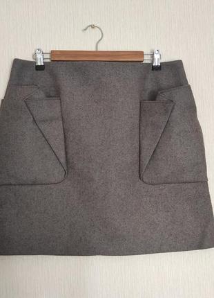 Шерстяная юбка с накладными карманами от  cos. размер xl. новая.