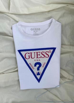 Белая укороченая футболка с логотипом в стразы guess1 фото