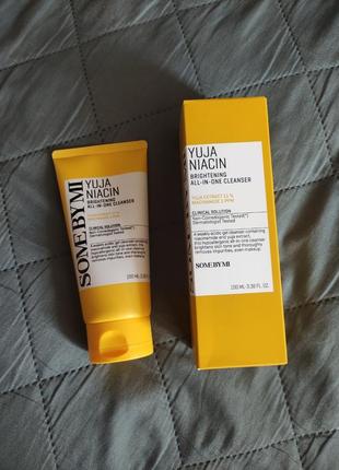 Освітлювальний гель для вмивання з юдзу
some by mi yuja niacin brightening all-in-one cleanser