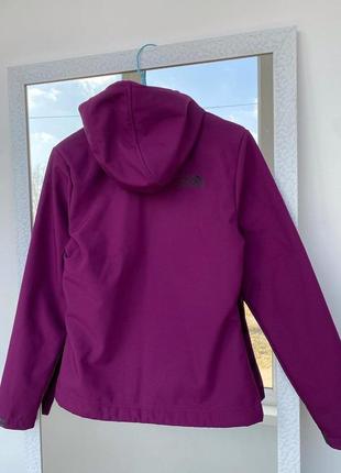 Ярко фиолетовая водоотталкивающая баклажановая куртка с капюшоном3 фото