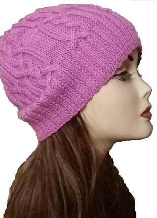 Комфортна і тепла шапочка "маджента" . ручна робота