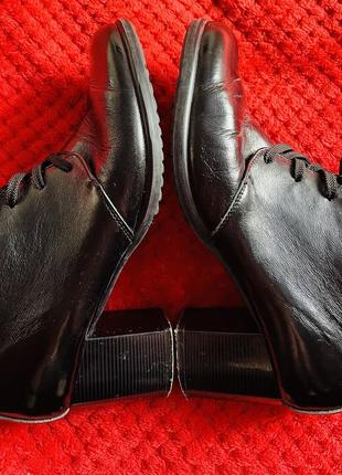 Кожаные мягкие лакированные боты боты ботинок2 фото