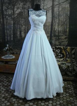 Весільну сукню в грецькому стилі на високу наречену.3 фото