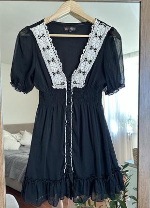 Стильное шифоновое платье с ажурными вставками