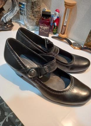 Фирменные женские туфли bonitа