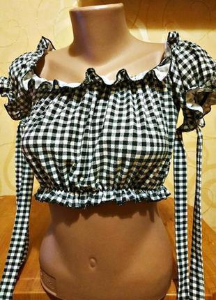 Замечательный короткий топ в клетку модного современного бренда из крупнобритании prettylittlething