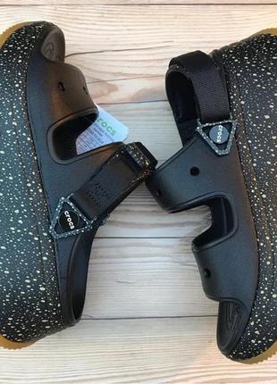 Крокс сандалии платформа хайкер черные crocs hiker xscape festival sandal black/multi8 фото