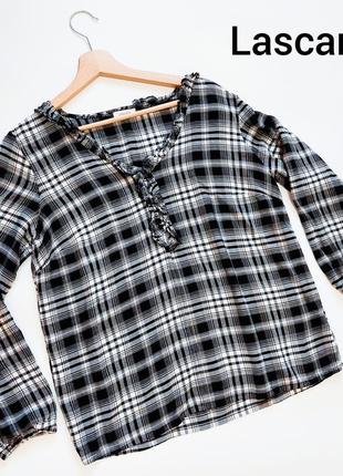 Женская блуза серая в клетку, с длинным рукавом с рюшами от бренда lascana