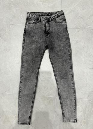 Серые джинсы.2 фото