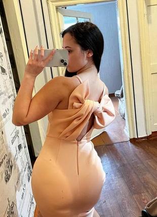 Персикова сукня з бантом