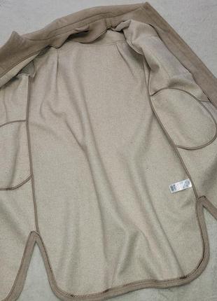 Стильное пальто-рубашка с нагрудными карманами4 фото