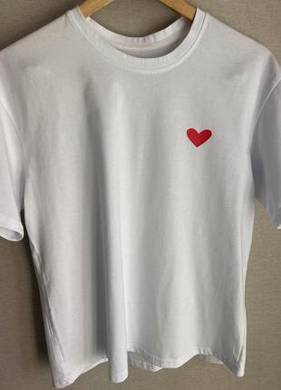 Белая футболка оверсайз сердце