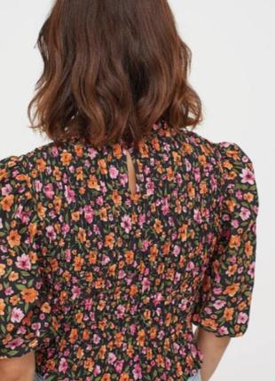 Красивая цветочная укороченная блуза блузка топ кроп-топ h&m divided в цветы объёмные рукава2 фото