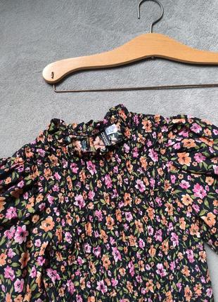 Красивая цветочная укороченная блуза блузка топ кроп-топ h&m divided в цветы объёмные рукава4 фото