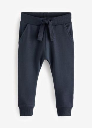 Джоггеры с легкой махровой нитью спортивные штаны для мальчика от бренда next (некст)англия4 фото