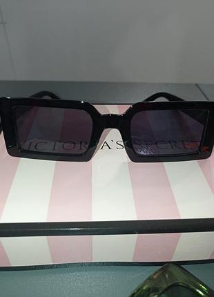 Квадратные солнцезащитные очки черные стильные окуляри