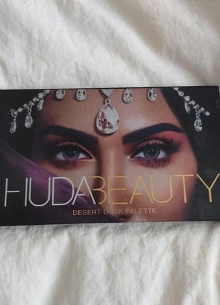 Палетка теней huda beauty