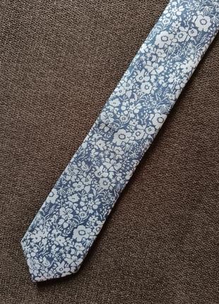 Класна синьо - біла краватка