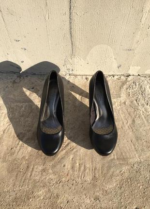 Классические кожаные женские туфли marks & spencer1 фото