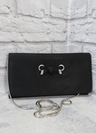 Красивый вечерний атласный клатч с бантиком и ремешком-цепочкой