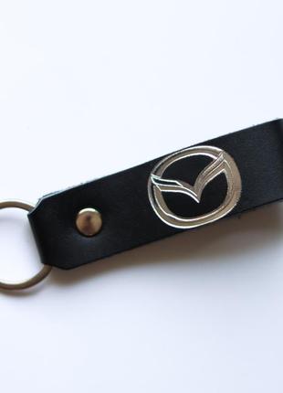 Брелок-петля з написом "mazda" чорний з посрібленням.