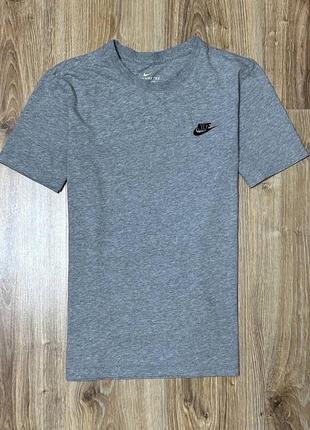 Футболка от фирмы the nike tee